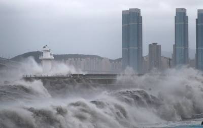 Остановились поезда и отменены авиарейсы: на Южную Корею обрушился тайфун