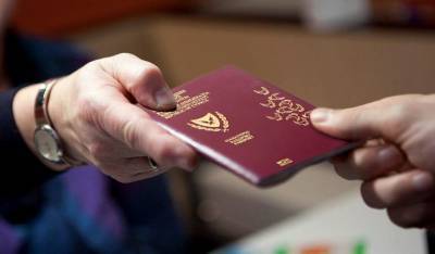 Кипрские СМИ раскрыли имена россиян, получивших «золотые паспорта» республики