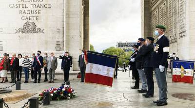 В Париже возложили цветы в память о героях авиаполка "Нормандия - Неман"