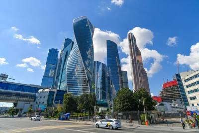 Синоптики сообщили об июльской теплой погоде в Москве в понедельник
