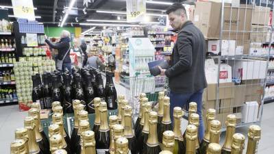 ФАС исключила дефицит шампанского в России