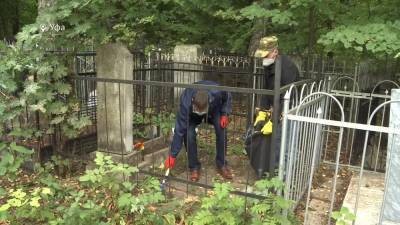 В Башкирии «Единая Россия» организовала субботники на могилах ветеранов