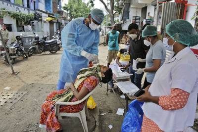 Индия вышла на второе в мире место по числу заразившихся коронавирусом