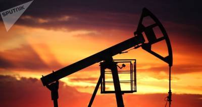 Нефть на мировом рынке дешевеет на новостях из Саудовской Аравии