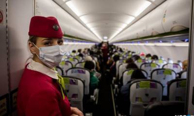 Пассажиры самолета массово заразились коронавирусом