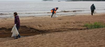 Участники экологического марафона собрали более 30 мешков мусора на берегах озер Карелии