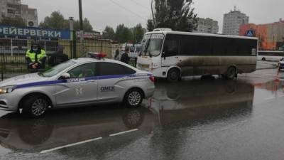 Автобус насмерть сбил пешехода на переходе в Омске