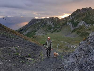 Вертолеты МЧС подключились к поиску тургруппы детей, пропавшей в горах Сочи
