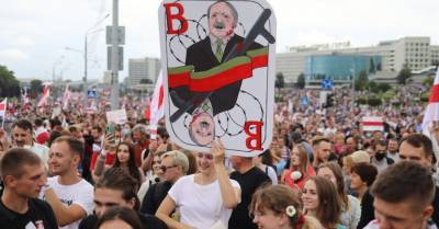 ФОТО. Хороводы на площади и жесткие задержания: как проходили протестные выходные в Беларуси