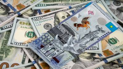 Курс доллара вырос на утренних торгах в Казахстане
