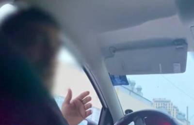 Москвичи пожаловались на нелегальных водителей такси