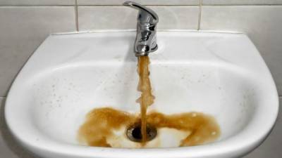 Проблему "ржавой" воды в пригороде Симферополя решат до конца недели