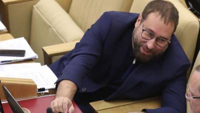 «Ъ»: депутат Госдумы пожаловался на Apple в ФАС