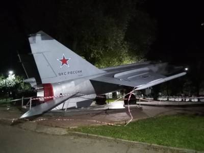 Администрация Твери подозревает, что самолет в парке Победы повалили вандалы