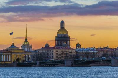 Туристы тратят в Петербурге больше денег, чем в Крыму