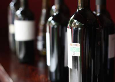 Продажа части импортного алкоголя оказалась под угрозой из-за требований закона о виноделии