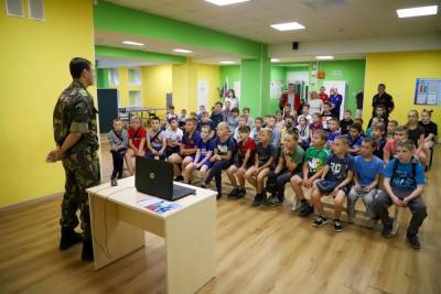 В Рязани офицер СОБР провел урок безопасности в спортивной школе