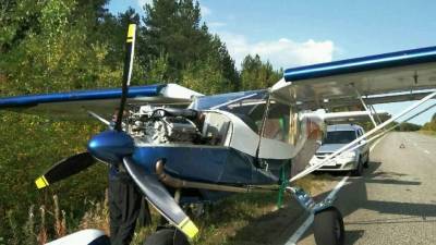 В СК РФ выясняют обстоятельства аварийной посадки легкомоторного самолета на автотрассу в Коми