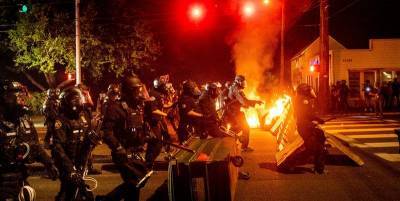 Протесты в США: в Портленде задержали почти 60 митингующих