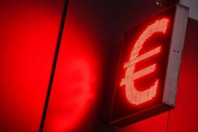 Впервые с февраля 2016 года евро превысил 90 рублей