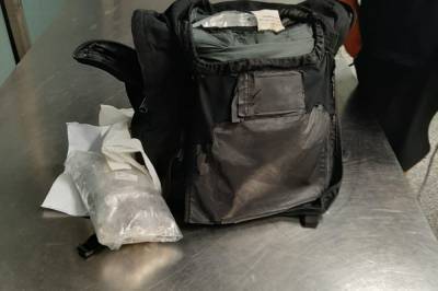 В аэропорту "Борисполь" задержали мужчину с 22 килограммами серебра в рюкзаке