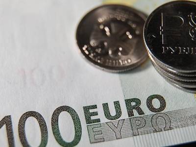 Впервые с 2016 года: курс евро перевалил за 90 рублей