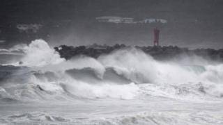 Прошедший над Японией супертайфун "Хайшен" достиг Южной Кореи