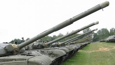 В Белоруссии в высшую степень готовности приводится резерв танков