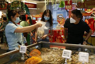 В Пекине открылся крупнейший оптовый рынок, пострадавший от COVID-19