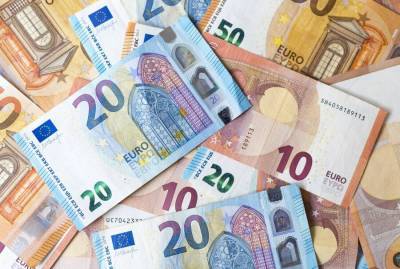 Эксперт рассказал, нужно ли менять валюту на фоне роста курса евро выше 90 рублей