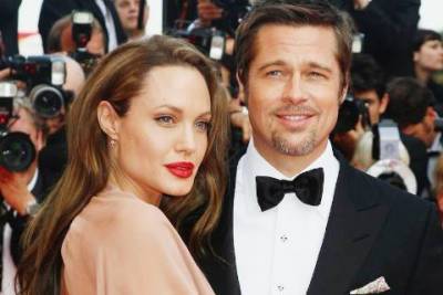 СМИ: Анджелина Джоли в ярости, что Брэд Питт отправился в их замок с новой возлюбленной