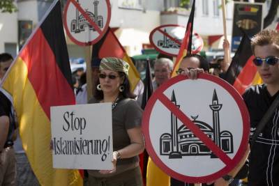 Каждый второй немец видит в исламе угрозу – Берлин запускает работу антимусульманского совета