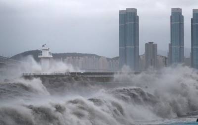 В Японии из-за тайфуна пострадали более ста человек