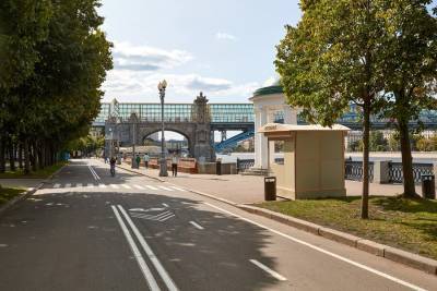 Движение транспорта ограничили на Андреевском мосту