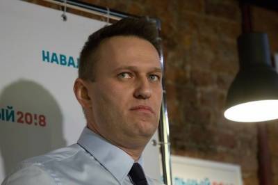 Реагирует на окружающих: немецкие врачи вывели Навального из комы