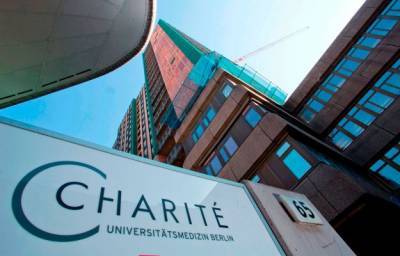 Клиника Charité: Навальный реагирует на обращения окружающих