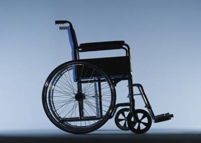 В Тюменской области 17-летнему инвалиду без рук и ног выдали обыкновенную инвалидную коляску