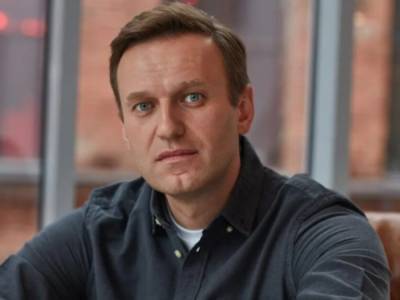 Состояние Навального улучшилось, он реагирует на речь - клиника