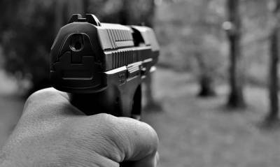 В массовой драке в Кирьят-Яме охранник выстрелил на напавшего на него с топором мужчину