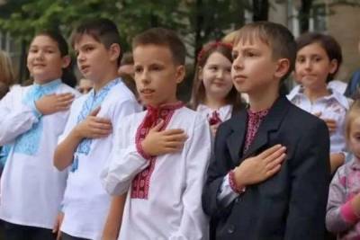 В Киеве пытаются через суд отменить исполнение украинского гимна в школах