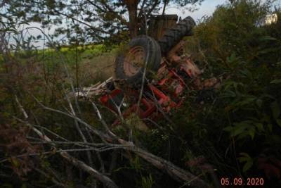 В Павинском районе Костромской области водитель трактора совершил поворот «оверкиль»