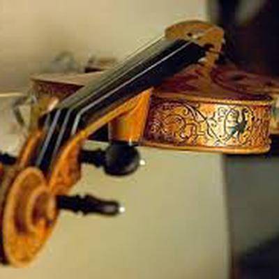 Москвич обнаружил в квартире родственницы скрипку Страдивари