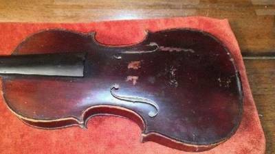 Москвич обнаружил скрипку Страдивари в квартире во время уборки