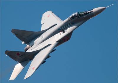 Российский МиГ-29 перехватил британского разведчика у границ России