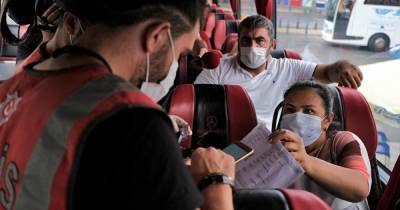 В транспорте Турции ввели запрет на поездки стоя из-за COVID