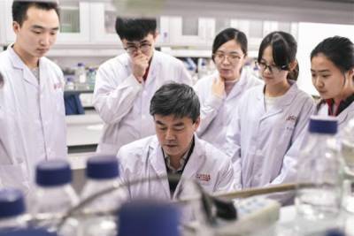Китайские компании впервые представили свои вакцины от коронавируса
