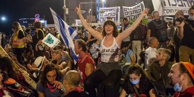 Нетаниягу: протестующие выключают телефоны, чтобы избежать карантина