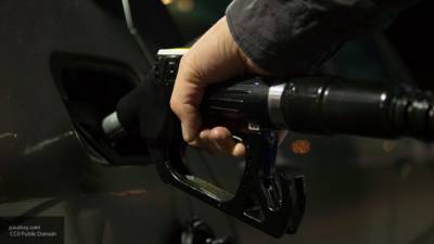 Автоэксперт рассказал о последствиях заправки автомобиля не тем бензином