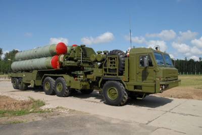 Расчеты ракетных комплексов С-400 провели военные учения в Крыму