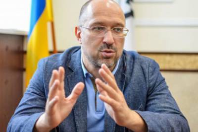 Шмыгаль рассказал, на сколько правительство планирует повысить зарплаты в Украине
